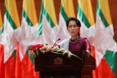 Suu Kyi treads fine line on Rohingya tragedy