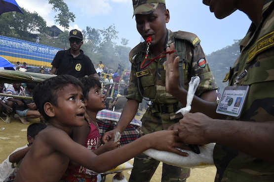 Sri Lankan Buddhist monks attack Rohingya refugees