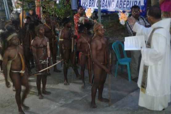 Papuan Catholics mark 50 years of theology school