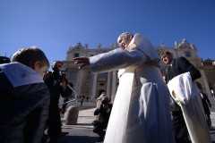 Couples need help following their consciences, pope says