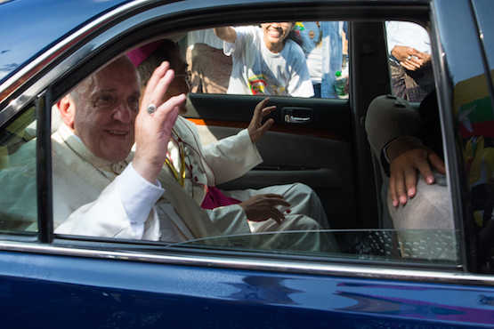 Pope meets generals after brief welcome at Yangon airport