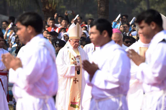 Pope Francis celebrates Mass in Dhaka