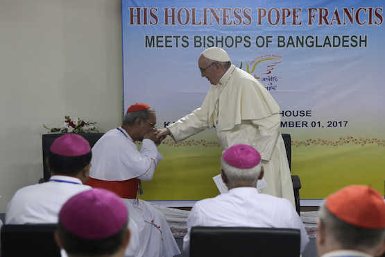 Show concern for welfare of your people, pope tells Bangladeshi bishops