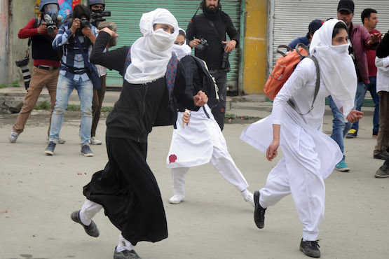 Stone-throwers jailed in Kashmir to be freed