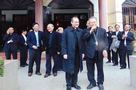 Vatican delegation visits Vietnam