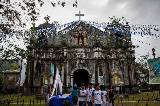 Poor Filipino miners offer gold as thanksgiving to Mary- UCA News