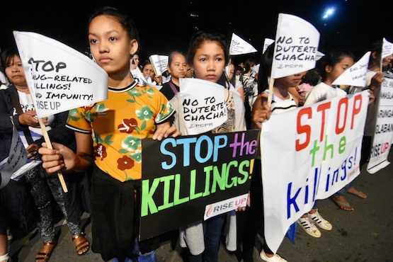 Cardinal Tagle leads Filipino march against threat to life