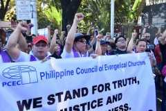 Philippine church groups back beleaguered chief justice 