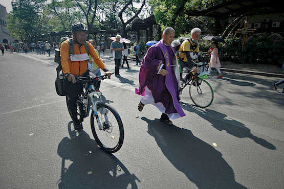 Filipino activist priest's 'bike for peace' will be his last