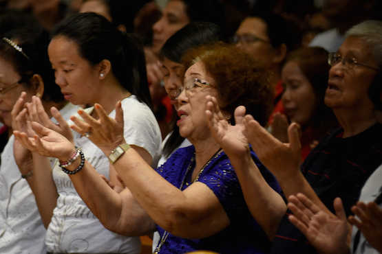 Philippine lay people launch support group for priests