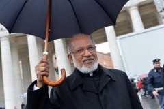 Controversy-hit Kerala cardinal meets with dissenting priests