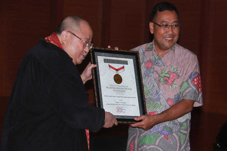 Indonesian priest recognized for military service