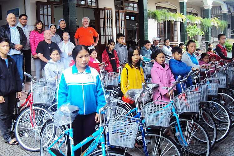 Vietnam War vets donate bikes to ease kids' plight