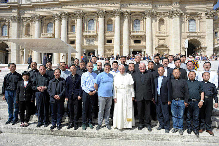 Chinese priests meet Pope Francis in Rome