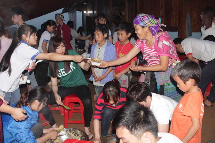 Catholic students bring joy to Hmong in Vietnam