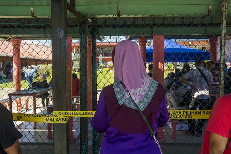 Fear of cheating pervades Malaysian election