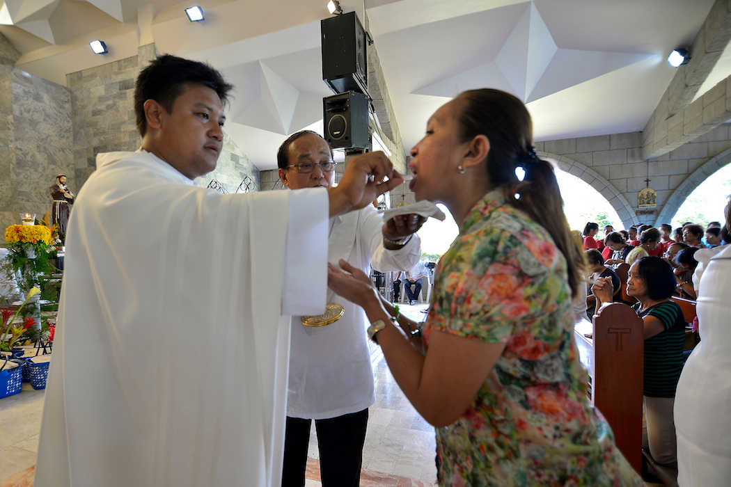 Duterte claims slain Filipino priest was seeing 8 women