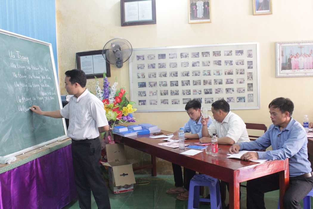 Church trains Vietnam's Hmong to preserve their language