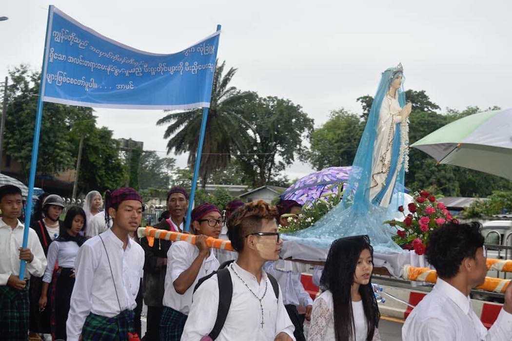 Marian procession in war-torn Kachin State prays for peace