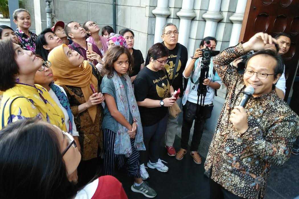 Christians, Muslims unite to support Surabaya bomb victims