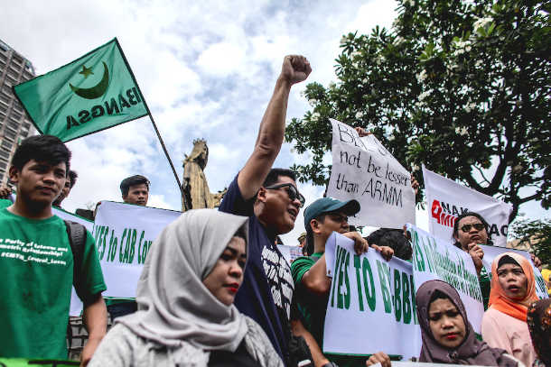 Legislators approve law for new Philippine Muslim region