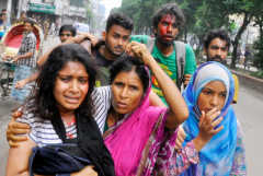 Students, journalists attacked in Dhaka road crash protests