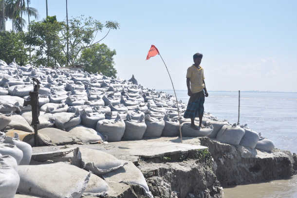 Thousands homeless as rivers devour Bangladeshi villages