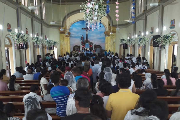 Sri Lankans flock to St. Vaz relic