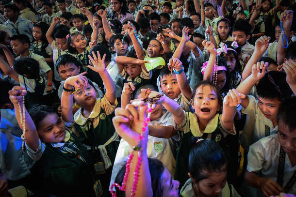 Filipino kids join global prayer for end to drug killings