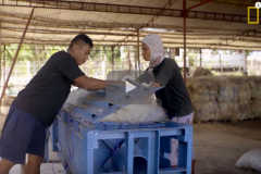 Philippines community converts plastic fishing nets to carpet
