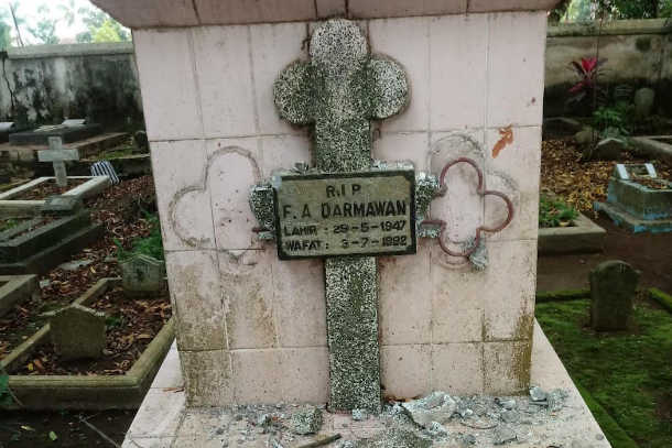 Graves with crosses desecrated in Indonesia