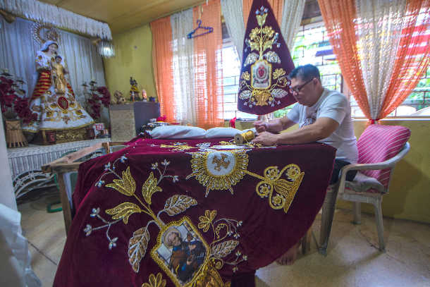 Dentist designs Philippine Nazarene's new vestment