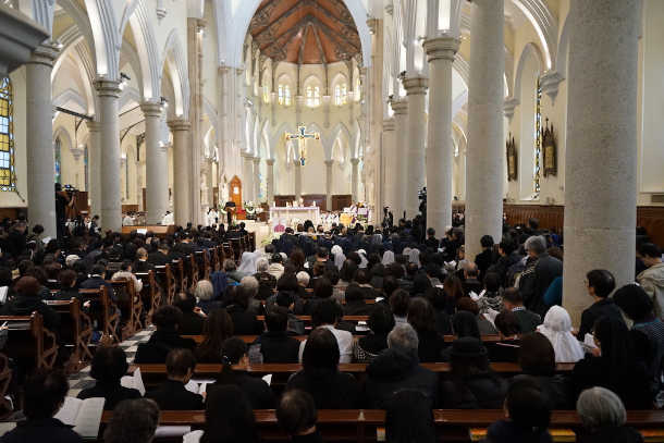 Packed funeral farewells Hong Kong bishop