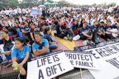 Filipinos march to express concern over 'threats to life'