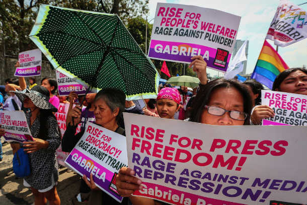 Filipino bishops voice dismay at 'people power' uprising 