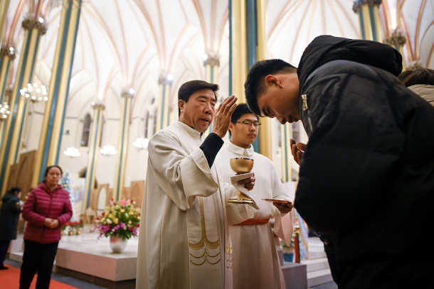 Bishops back Vatican-China deal as step to unity