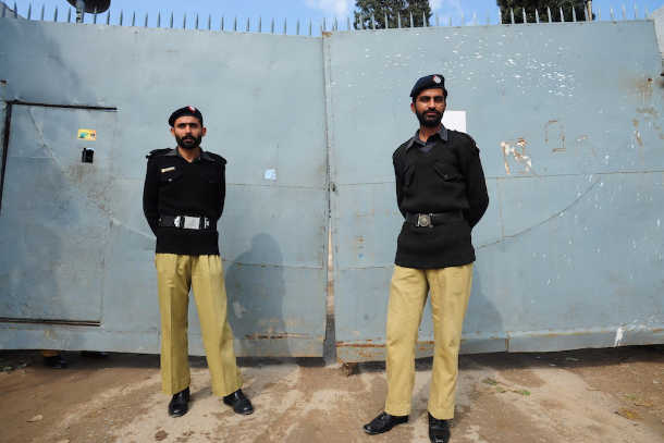 Own syllabus for Pakistani Christian prisoners