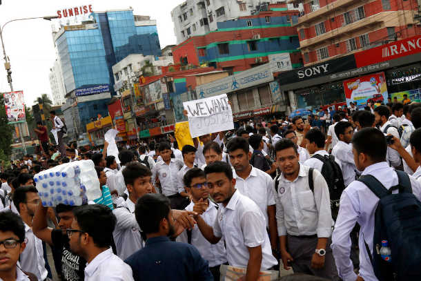 Bangladesh's deadly roads bring students back onto streets 