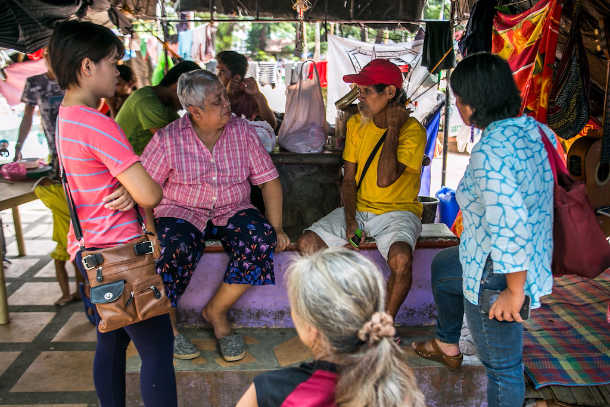Missionaries ignore threats as they aid poor Filipinos