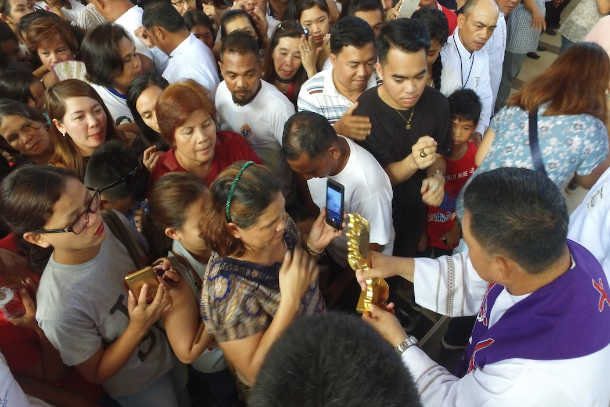 Visit of St. John Paul II relic draws young Filipinos