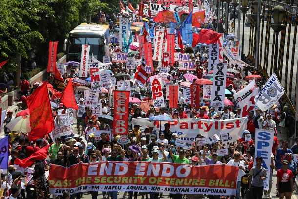 Philippine bishops back workers' May Day calls 