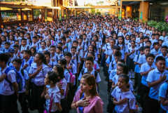 27 million Filipino children troop back to school