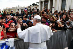 Pope advises on helping young people discern their vocation