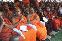 Buddhist monks urge formation of Sinhalese govt in Sri Lanka