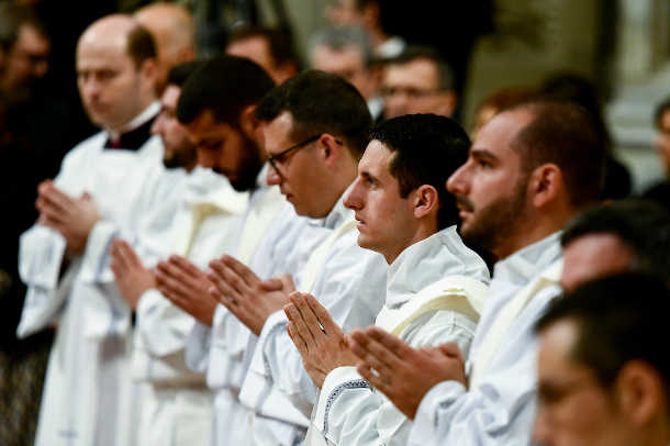Pope encourages priests dejected by abuse crisis