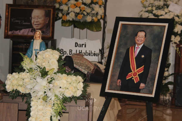 Indonesian Catholic politician Cosmas Batubara dies at 79 - UCA News