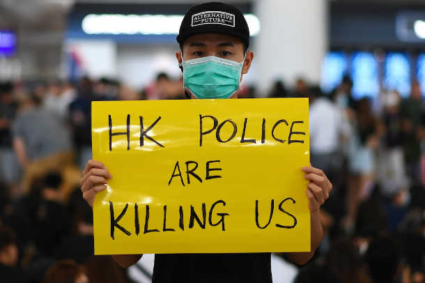 Pro-democracy protests close down Hong Kong airport 