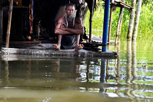 Bangladesh flood victims reel from aid shortage, diseases
