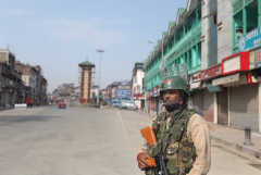 Kashmiris find ways to kill curfew monotony