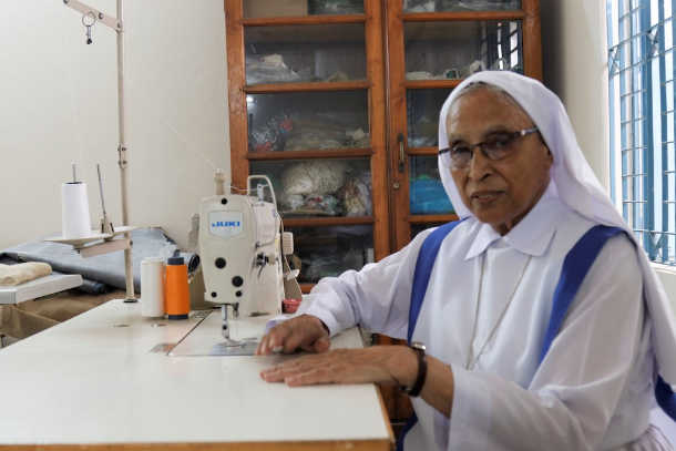 Poor Bangladeshi women craft better lives